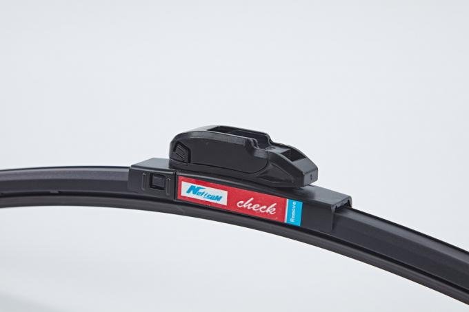 High End Car Wipers Intelligent Sensing Function and Vibration Reduction for Effortless Driving 3